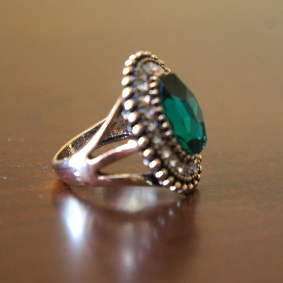 Boho Green Stone Statement ring with CZ Stones. - Picture 5 of 6